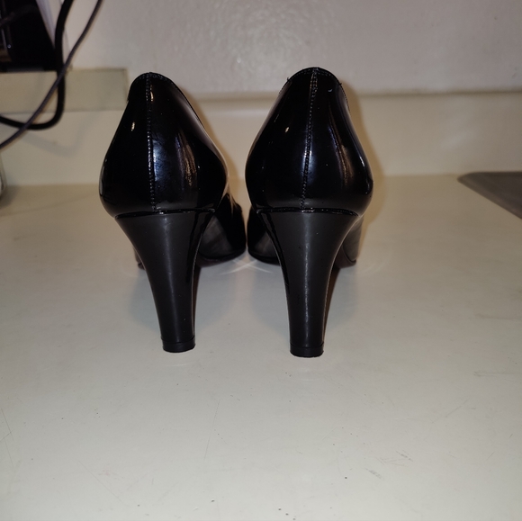 Stuart Weitzman Black Patent Leather Open Toe Heels Size 8 M - Picture 13 of 13